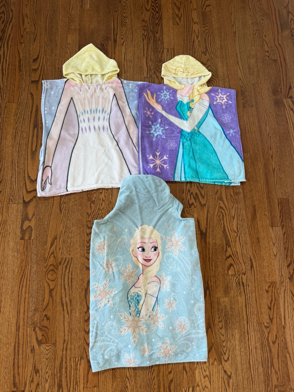 Size 5 / 6 Girls Bundle of Three Disney Frozen Elsa - Blanket, Coverup and Towel